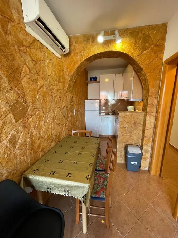 Holiday House Jakasa Trogir 0*,  Kroatien